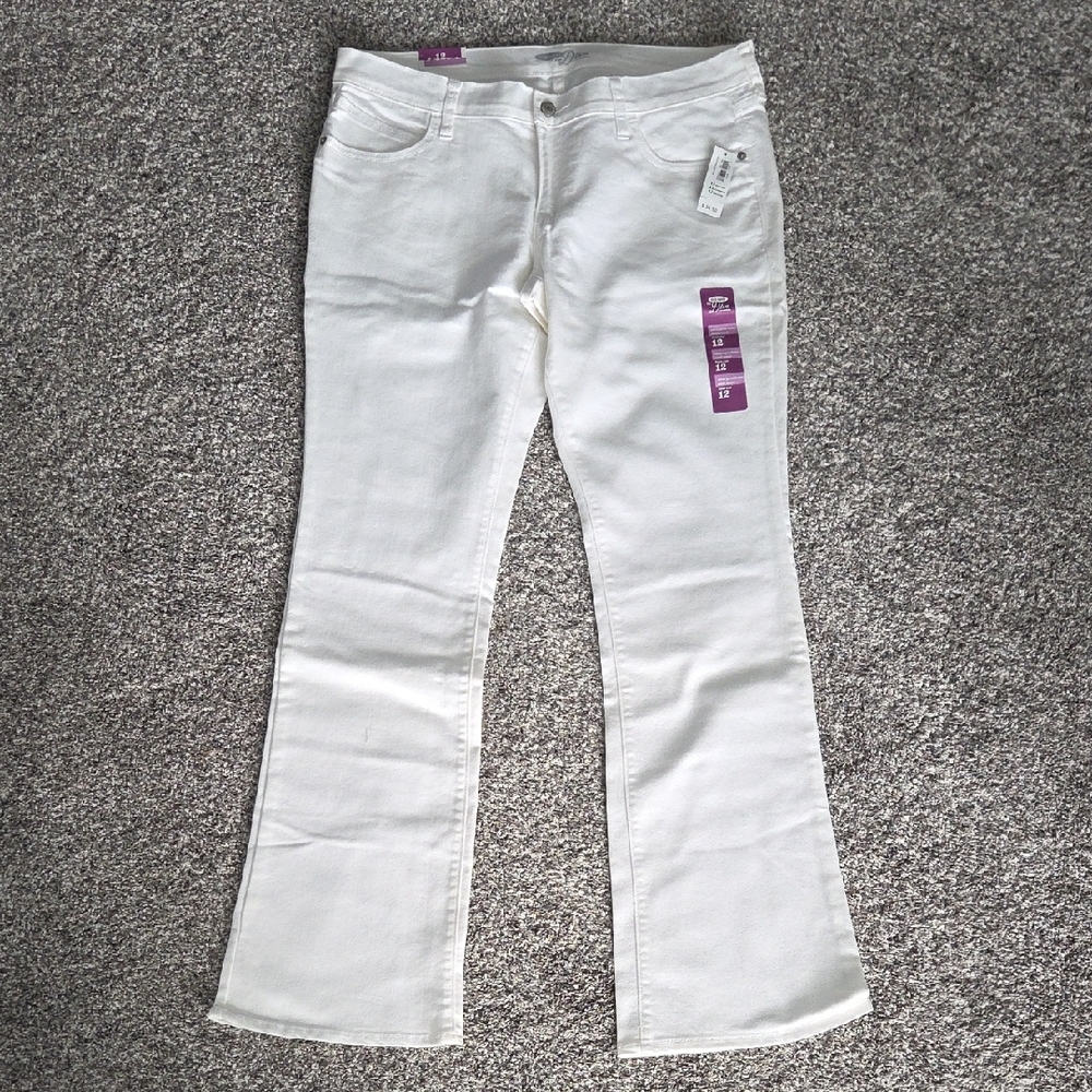 Old Navy Women's The Diva Creamy White Bootcut Jeans Size 12 NWT